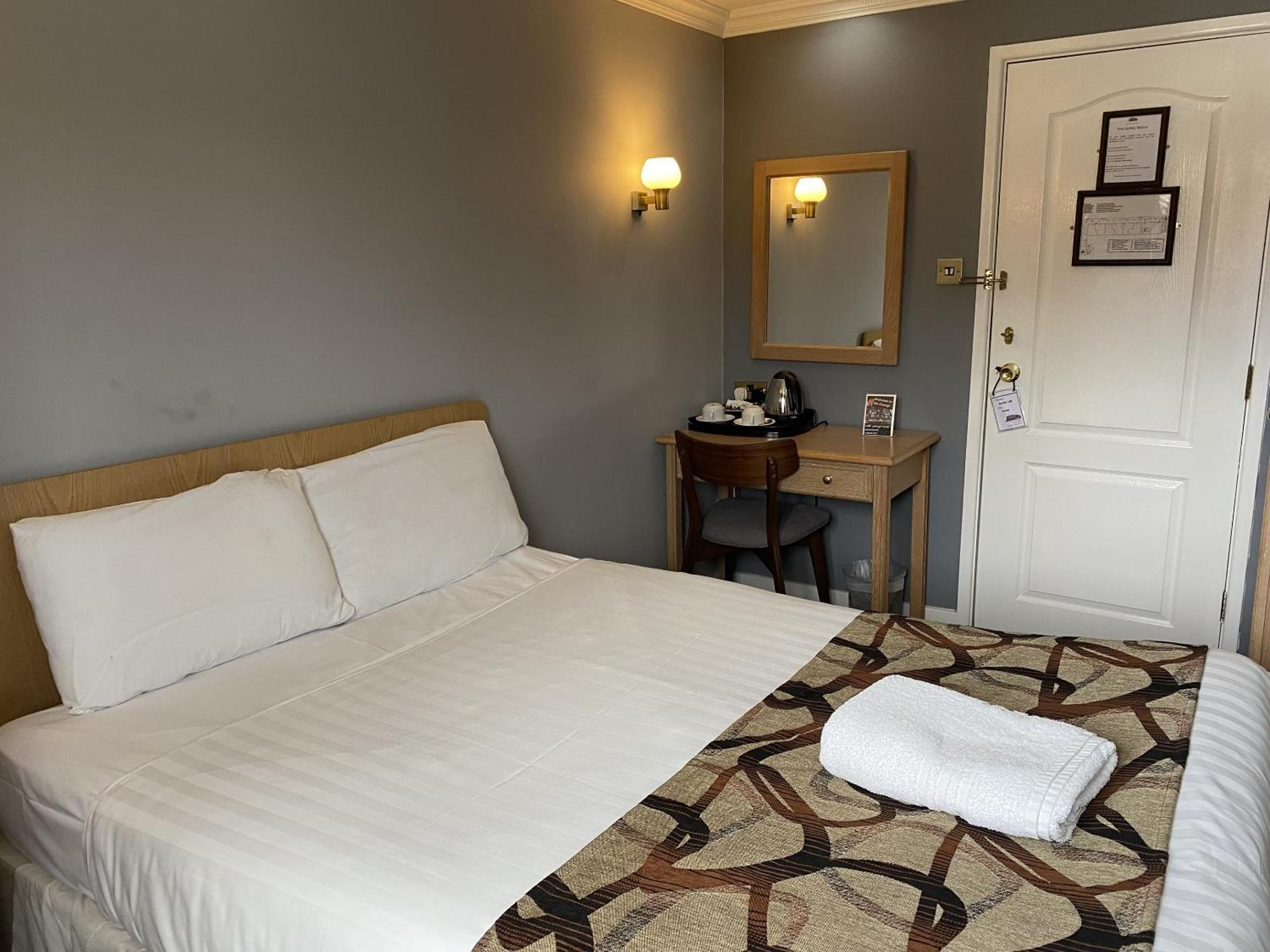 The George Hotel Pangbourne Zewnętrze zdjęcie